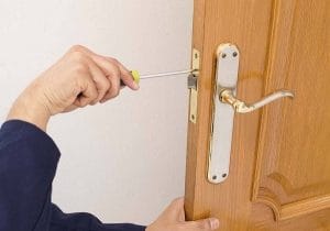 Sửa chữa cửa gỗ