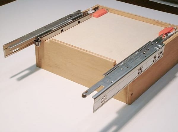 thay-thanh-ray-ngan-keo